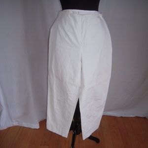 Petite Sophisticate size 8 white pants with eylet